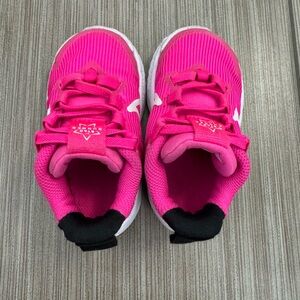 Nike Pink and Black Sneakers Modern Athletic Design